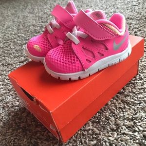 Pink Nike baby shoes
